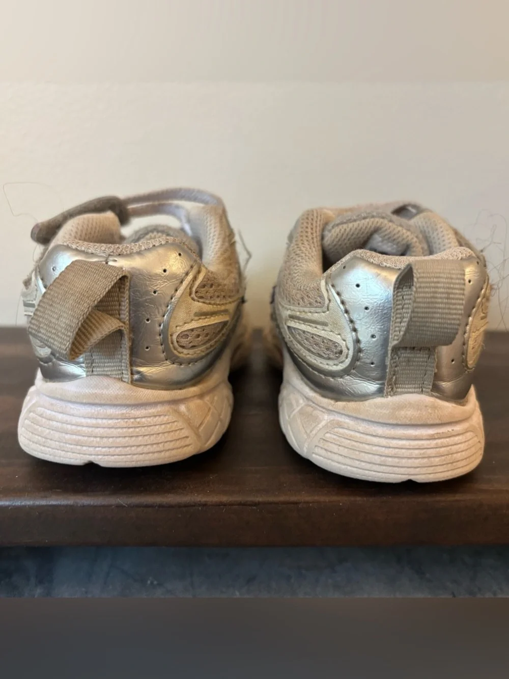 Nike | Kids Silver and White Lightweight Sneakers